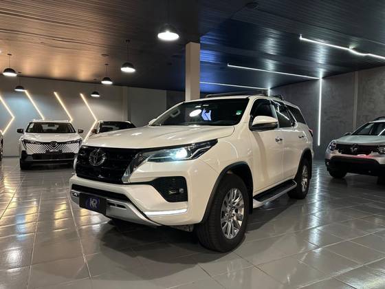 TOYOTA HILUX SW4 2.8 D-4D TURBO DIESEL SRX 4X4 AUTOMÁTICO